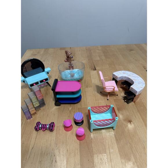 LOT OF 11 LOL OMG Surprise Doll House Games, School & Accessories NO DOLLS G - Picture 1 of 7
